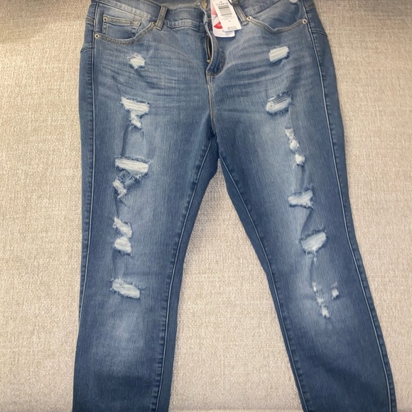 TORRID Bombshell Skinny Jeans 16s - Picture 4 of 6